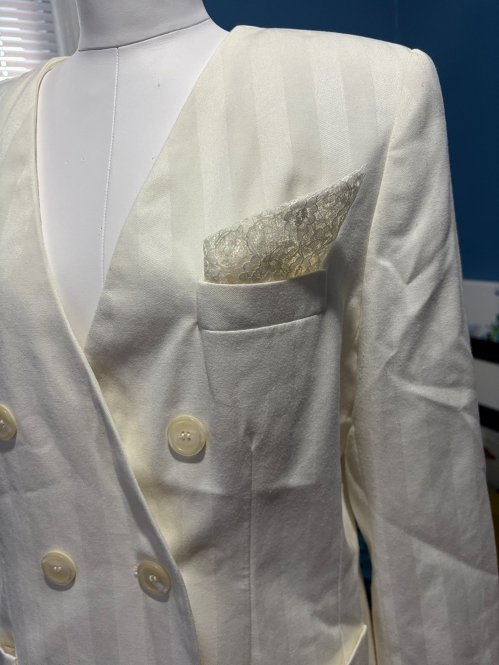 Women's Ivory Double-Breasted Blazer size 14 p oversized - Picture 3 of 6